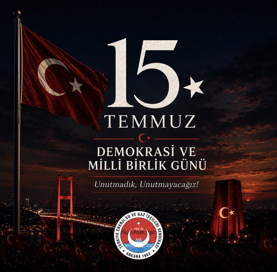 tes_is1963's tweet photo. 15 TEMMUZ DEMOKRASİ VE MİLLÎ BİRLİK GÜNÜ
“UNUTMAYACAK VE UNUTTURMAYACAĞIZ”
 
15 Temmuz 2016 gecesi, ülkemizin bağımsızlığına, demokrasisine ve millî iradesine yönelik gerçekleştirilen hain darbe girişiminin üzerinden on yıl geçti.
 
FETÖ terör örgütü tarafından gerçekleştirilen bu ihanet girişimi; devletimizi, demokrasimizi ve anayasal düzenimizi hedef almış, milletimizin birlik ve beraberliğini parçalamayı amaçlamıştır. Ancak aziz milletimiz, devletine ve demokrasiye sahip çıkarak bu karanlık girişimi bertaraf etmiş, tarihimizin en önemli demokrasi mücadelelerinden birini vermiştir.
 
Kadınıyla erkeğiyle, genciyle yaşlısıyla milyonlarca vatandaşımız, devletimizle, güvenlik güçlerimizle omuz omuza vererek millî iradeye sahip çıkmış; tanklara, silahlara ve ihanete karşı yalnızca vatan sevgisi, cesareti ve demokrasi inancıyla direnmiştir. O gece şehit olan kahramanlarımız ve fedakârlıklarıyla destan yazan gazilerimiz, milletimizin hafızasında daima saygı ve minnetle yaşayacaktır.
 
Türkiye Cumhuriyeti'nin temelini oluşturan demokrasi, insan hakları, hukuk devleti ve millî egemenlik ilkeleri, aynı zamanda sendikal hareketin de vazgeçilmez değerleridir. Çünkü biliyoruz ki; emeğin korunması, örgütlenme özgürlüğünün güvence altına alınması, toplu pazarlık hakkının etkin şekilde kullanılabilmesi ve çalışma barışının sürdürülebilmesi ancak ve ancak demokratik hukuk düzeni içerisinde mümkündür.
 
TES-İŞ Sendikası olarak dün olduğu gibi bugün de demokrasiden, hukukun üstünlüğünden, millî iradeden, sosyal adaletten ve çalışma barışından yana tavrımız nettir. Darbelerin, vesayet girişimlerinin ve millet iradesini hedef alan her türlü antidemokratik oluşumun karşısında durmaya devam edeceğiz.
 
Enerji, su ve doğal gaz hizmetleri hayatın kesintisiz devamını sağlayan stratejik alanlardır. Bu nedenle bu sektörlerde görev yapan emekçiler, olağan dönemlerde olduğu gibi kriz zamanlarında da büyük bir sorumluluk üstlenmektedir. 15 Temmuz gecesi tüm emekçiler gibi enerji işçileri de görevlerinin başından ayrılmamış, ülkemizin enerji arzının kesintisiz devam etmesi için büyük bir özveriyle çalışarak millî sorumluluklarını yerine getirmiştir. 
 
Kamu hizmetlerinin aksamaması adına gösterilen bu fedakârlık, Türk işçisinin vatanına ve milletine olan bağlılığının en somut göstergelerinden biridir.
 
Bugün bizlere düşen görev; 15 Temmuz ruhunu unutmamak, unutturmamak ve gelecek nesillere aktarmaktır. Demokrasimizi güçlendirmek, birlik ve beraberliğimizi korumak, ülkemizin huzuru, kalkınması ve çalışanlarımızın refahı için ortak sorumluluk bilinciyle çalışmaya devam etmektir. 
 
TES-İŞ olarak; o karanlık gecenin ilk anlarında meydanlara inen, bir milyon işçisiyle hain darbe girişiminin karşısında olduğunu açıklayan Konfederasyonumuz TÜRK-İŞ ile birlikte millî iradenin, demokrasi ve Cumhuriyetimizin temel değerlerini korumaya devam ediyoruz.
Bu düşüncelerle, 15 Temmuz hain darbe girişimini bir kez daha en güçlü şekilde lanetliyor; Gazi Mustafa Kemal Atatürk ve silah arkadaşlarını, vatanımızın bağımsızlığı ve demokrasimiz uğruna canlarını feda eden tüm aziz şehitlerimizi rahmet, minnet ve saygıyla anıyor, kahraman gazilerimize sağlıklı ve huzurlu bir ömür diliyoruz.
Milletimizin birliği, devletimizin bekası, demokrasimizin güçlenmesi ve çalışma hayatında barışın hâkim olması temennisiyle 15 Temmuz Demokrasi ve Millî Birlik Gününü saygıyla anıyoruz.
 
TES-İŞ Sendikası Genel Merkez Yönetim Kurulu Adına
İrfan KABALOĞLU
Genel Başkan