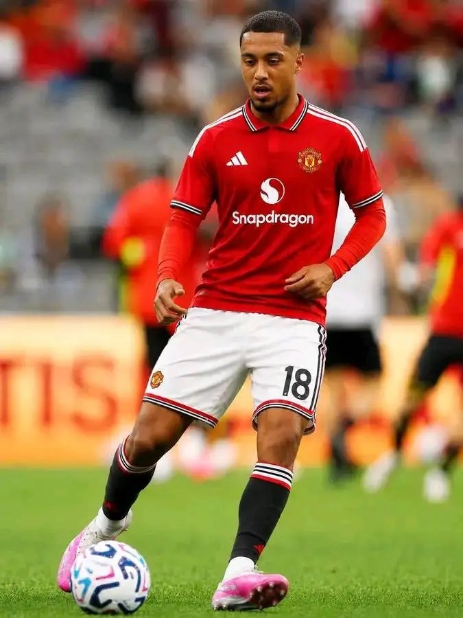 GBUnitedx's tweet photo. 🚨 𝐎𝐅𝐅𝐈𝐂𝐈𝐀𝐋! Youri Tielemans JOINS Manchester United on a permanent deal from Aston Villa ❤️ https://t.co/IPZrtLj8ze