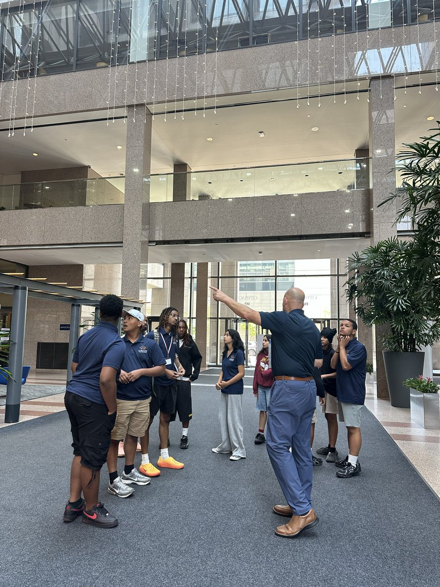 Sentry_Comm's tweet photo. Great morning at @TheRECHartford with students from Westminster School's Horizons Program! Kathryn Colombie shared insights on Hartford's business community before Mark Duclos, SIOR led a downtown tour. Back at The REC, students connected with our team. #HartfordCT https://t.co/VoHetlb8vK