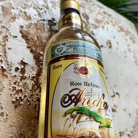 cogitoergosum68's tweet photo. @ZuritaCarpio @FelipeCalderon Queriendo verse muy fino,
muy gachuín 🇪🇸y muy #majo,
se da valor con un fajo 🍷
de #ron, y con desatino,
dice el #borrachoas3s1n0
(cayendo siermpre más bajo)
que es nulo cualquier trabajo
ajeno al ron y al buen vino: 🍾
"Si no refina #refino
no vale para un #carajo".
@limonhero https://t.co/bZA3M4sd2u