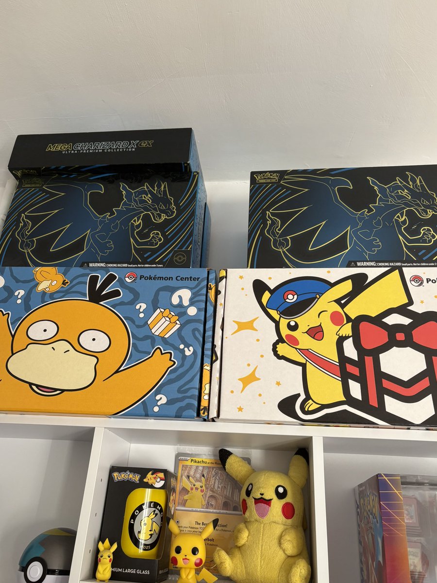 Jackcherry54's tweet photo. @Gh0stHunterMark @pokemondealsuk Same! Altho I do deserve one for buying the last two 🤣 https://t.co/AahMet4bzx
