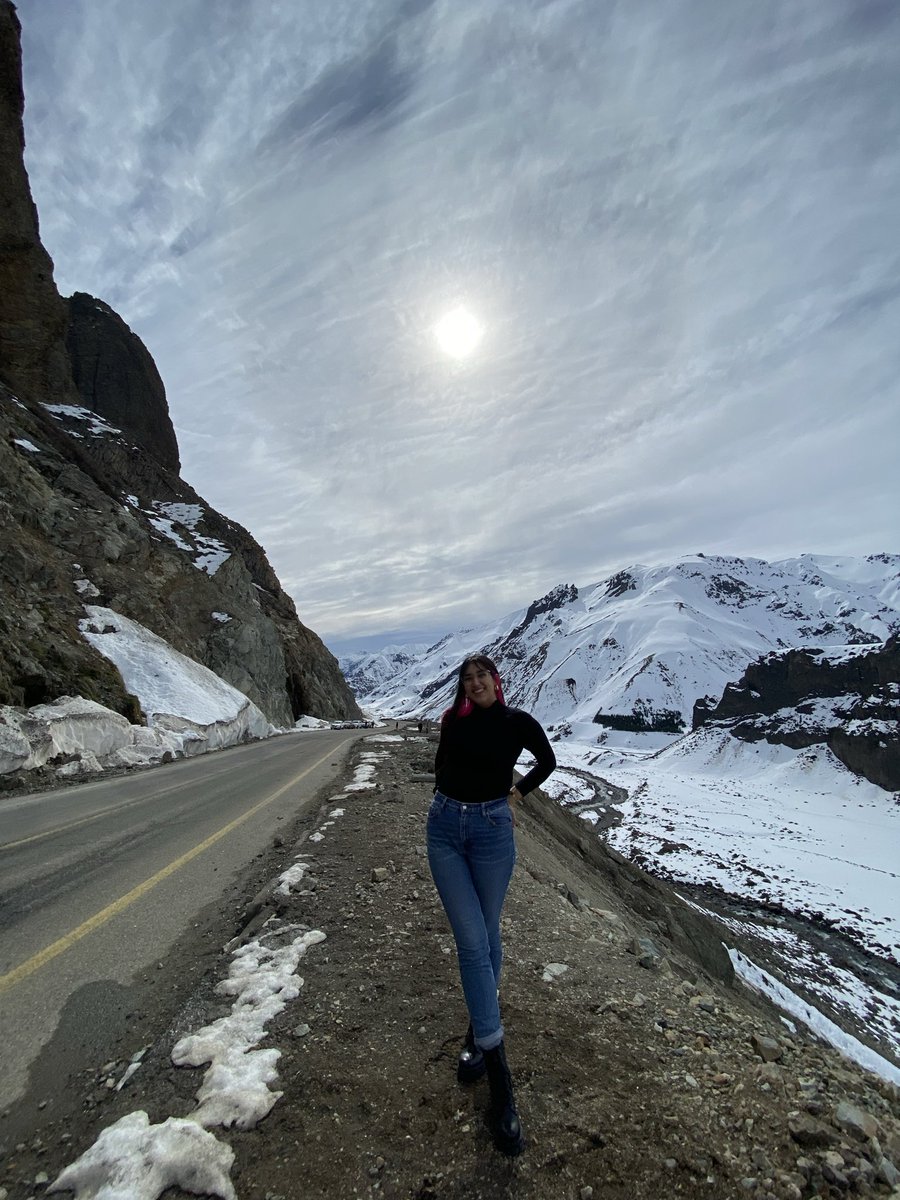 dasc__'s tweet photo. @h0wdidwegethere hola yo lo hice el 2024!! durante la mañana estuve en la cordillera en plena nieve y en la tarde almorcé en la playa en Duao exactamente, se puede! (cambia el outfit porque claramente cambia el clima también) https://t.co/WAWPYqM6gW