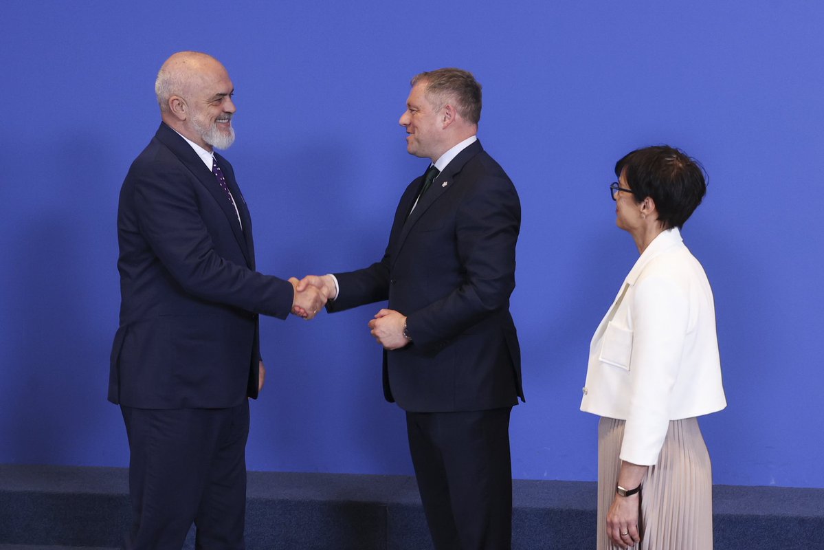 Ireland2026eu's tweet photo. 🇦🇱Albania’s Intergovernmental Conference has just finished, officially closing 3 negotiating chapters &amp; bringing this historic day in EU enlargement to a close
  
The 🇮🇪 Presidency commends 🇦🇱 on this huge achievement and look forward to working further on their accession process https://t.co/3xui8QY1IB