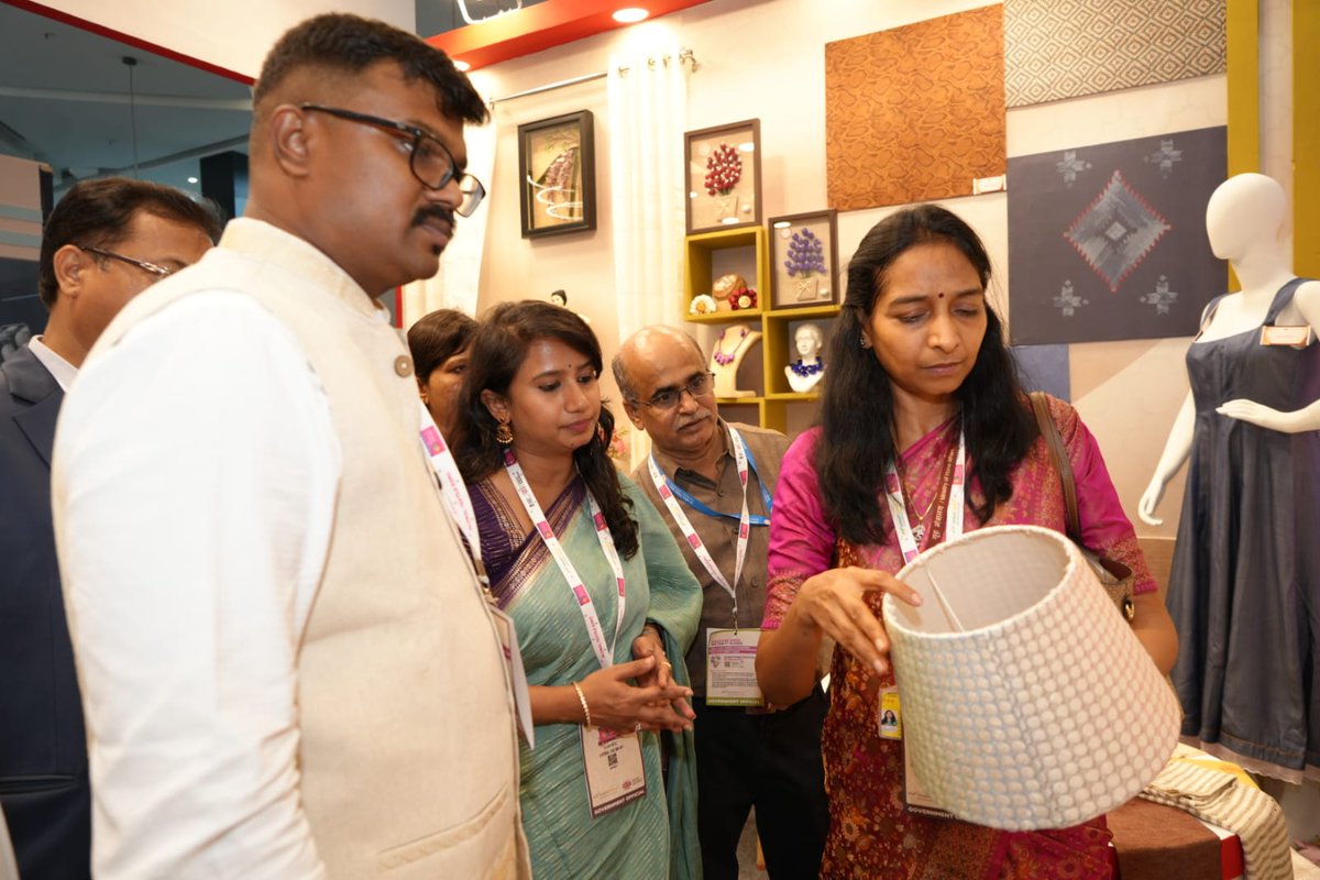 csbmot's tweet photo. Ms. Padmini Singla, IAS, Joint Secretary (Silk) visited India's SilkScape: Stall of Central Silk Board at Bharath Tex 2026
#BharatTex2026 #IndiasSilkScape #CentralSilkBoard #IndianSilk #Sericulture #SilkInnovation #SustainableSilk #TextilesOfIndia #SilkHeritage #ValueAddition #FarmToForeign #5FVision #MinistryOfTextiles #BharatMandapam
@TexMinIndia @Bharat_tex @girirajsinghbjp @PmargheritaBJP @IfsSivakumar