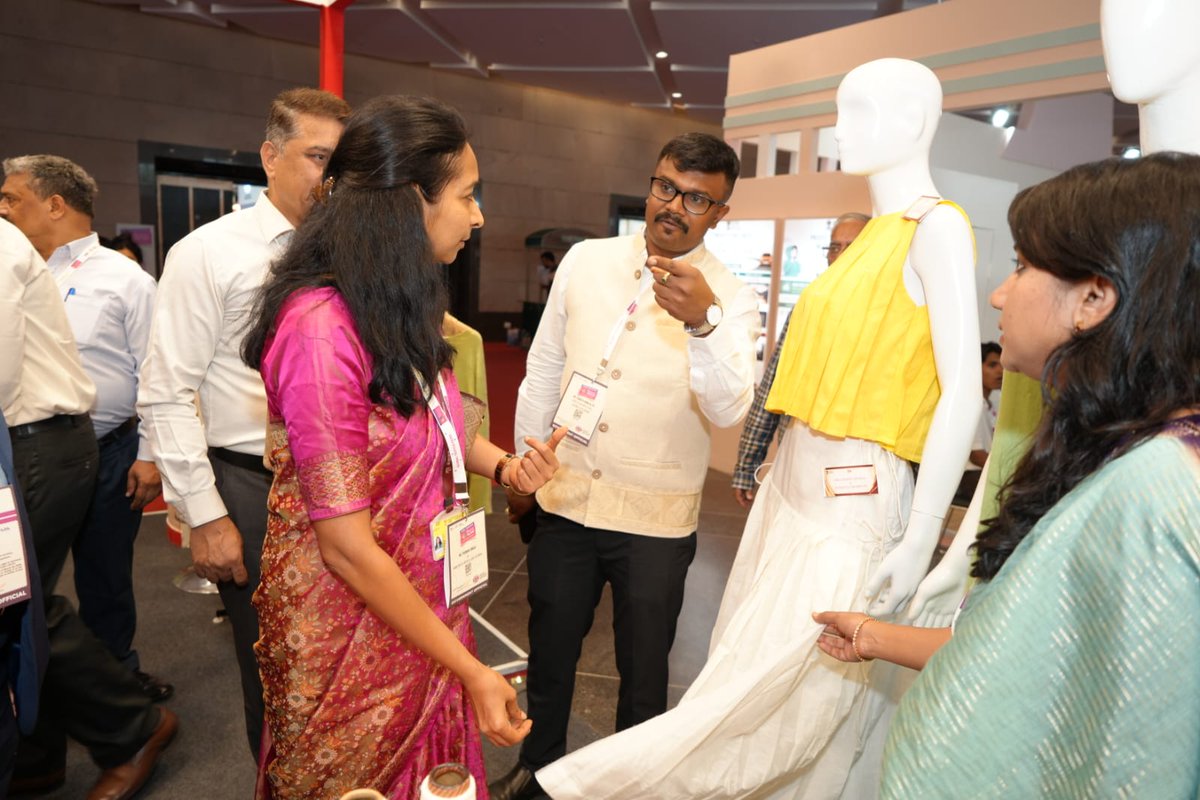 csbmot's tweet photo. Ms. Padmini Singla, IAS, Joint Secretary (Silk) visited India's SilkScape: Stall of Central Silk Board at Bharath Tex 2026
#BharatTex2026 #IndiasSilkScape #CentralSilkBoard #IndianSilk #Sericulture #SilkInnovation #SustainableSilk #TextilesOfIndia #SilkHeritage #ValueAddition #FarmToForeign #5FVision #MinistryOfTextiles #BharatMandapam
@TexMinIndia @Bharat_tex @girirajsinghbjp @PmargheritaBJP @IfsSivakumar