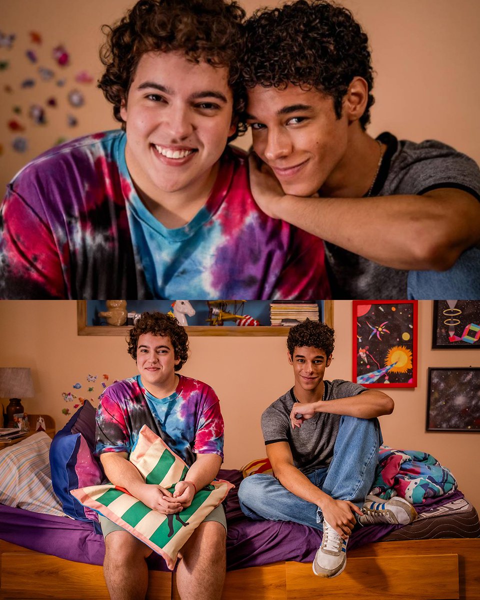 NetflixBrasil's tweet photo. EU SEI QUE VOU ME APAIXONAR PELO FELIPE E PELO CAIO.

O filme Quinze Dias, adaptação do livro de Vitor Martins, chega por aqui no dia 19 de agosto. 💗🏳️‍🌈 https://t.co/KSgbdwAXQa