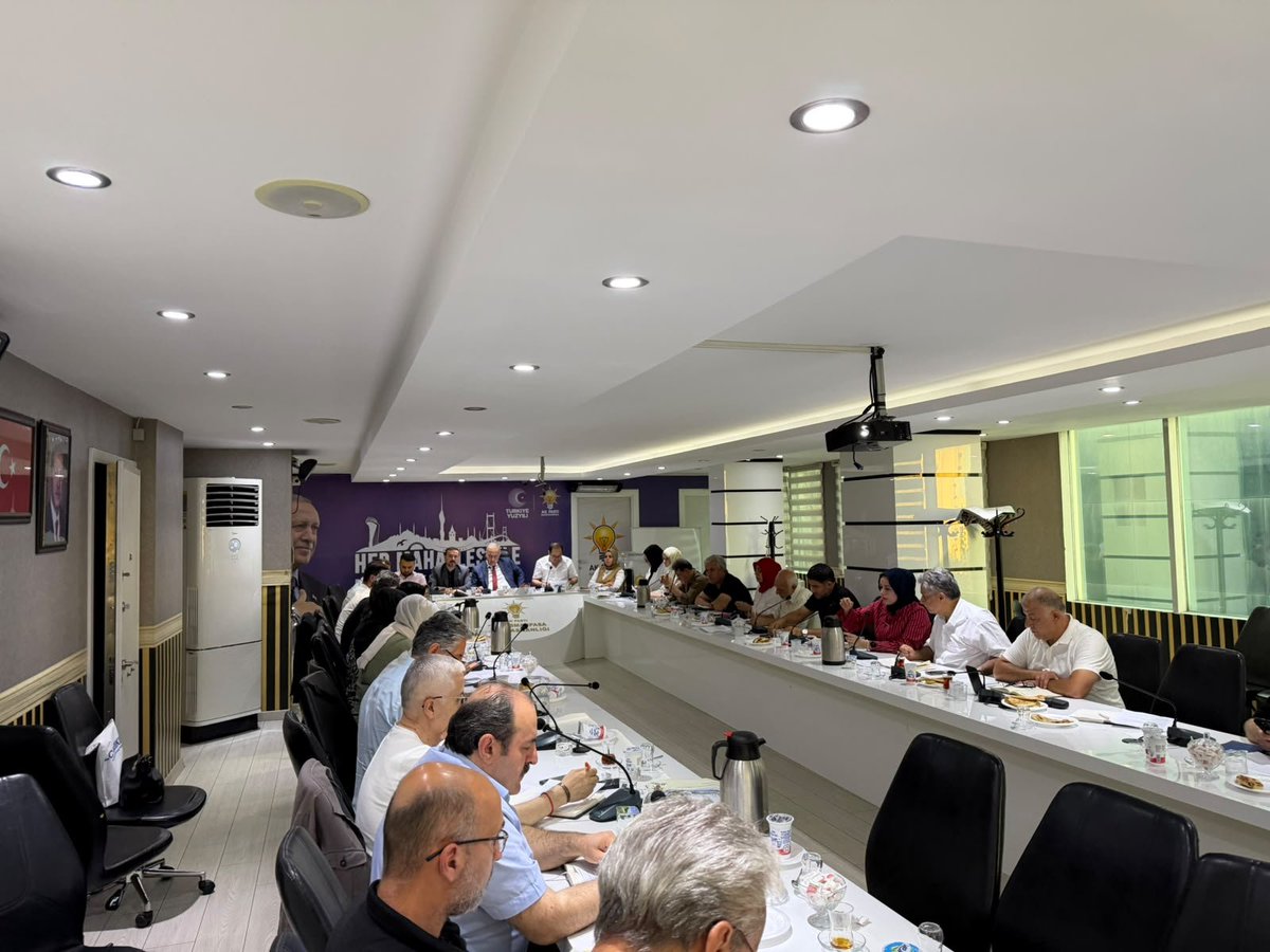 AK_Parti_GOP's tweet photo. İlçe Yönetim Kurulu Toplantısı İlçe Başkanımız Av. İsmail Ergüneş'in başkanlığında, İl Yönetim Kurulu Üyemiz Av. Harun Muş'un katılımıyla gerçekleştirildi. https://t.co/ez8vr07EAj