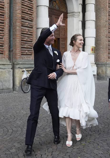 petitececile's tweet photo. Y por vestido de novia, me refiero a un vestido blanco de diseñador que no sea necesariamente un vestido de novia, como el que ella usó, que era de Lanvin. https://t.co/DLWxTNdpMh