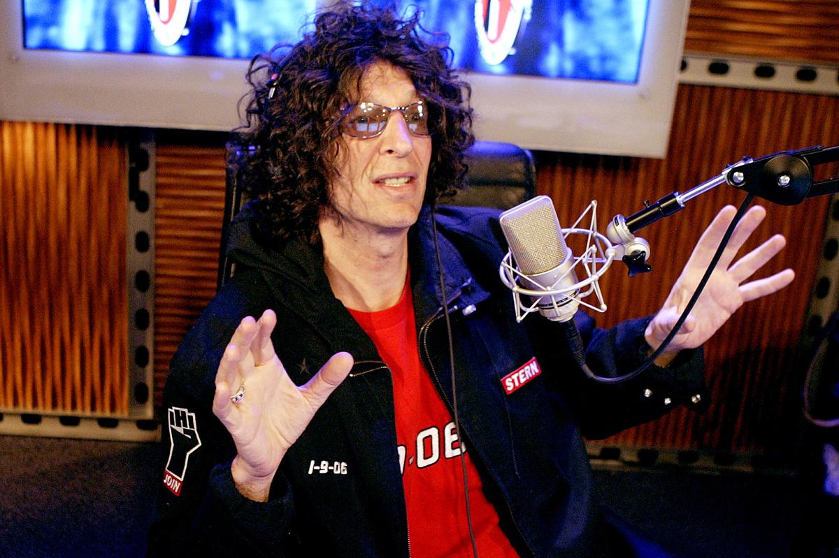 PageSix's tweet photo. Howard Stern lays off a dozen staffers, preparing to drop to one new show per week https://t.co/E0tjZWbx5f https://t.co/AJBKzAzi5l