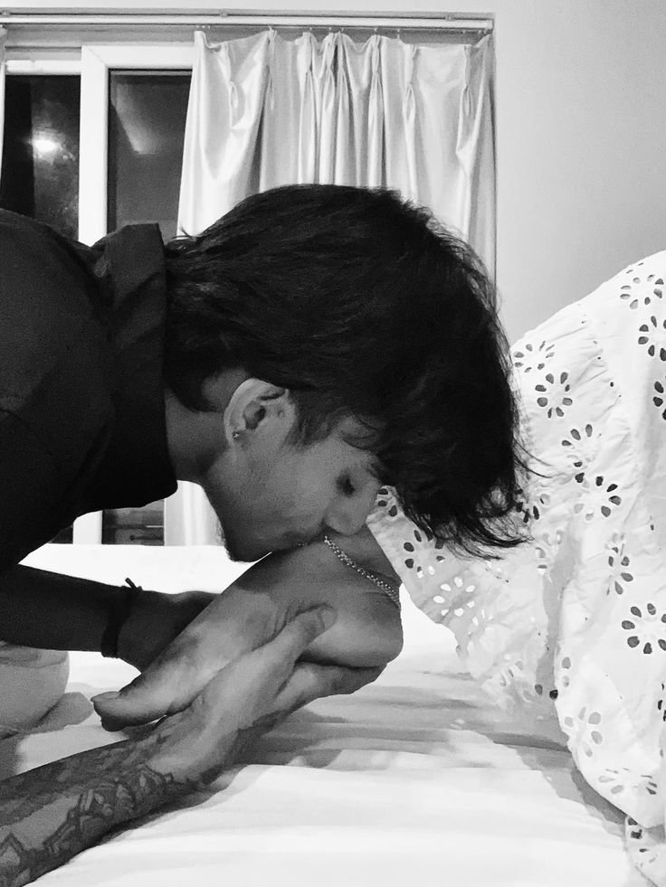 pixelandpoetry's tweet photo. Peak intimacy ❤️ https://t.co/aXLsIOTbZU