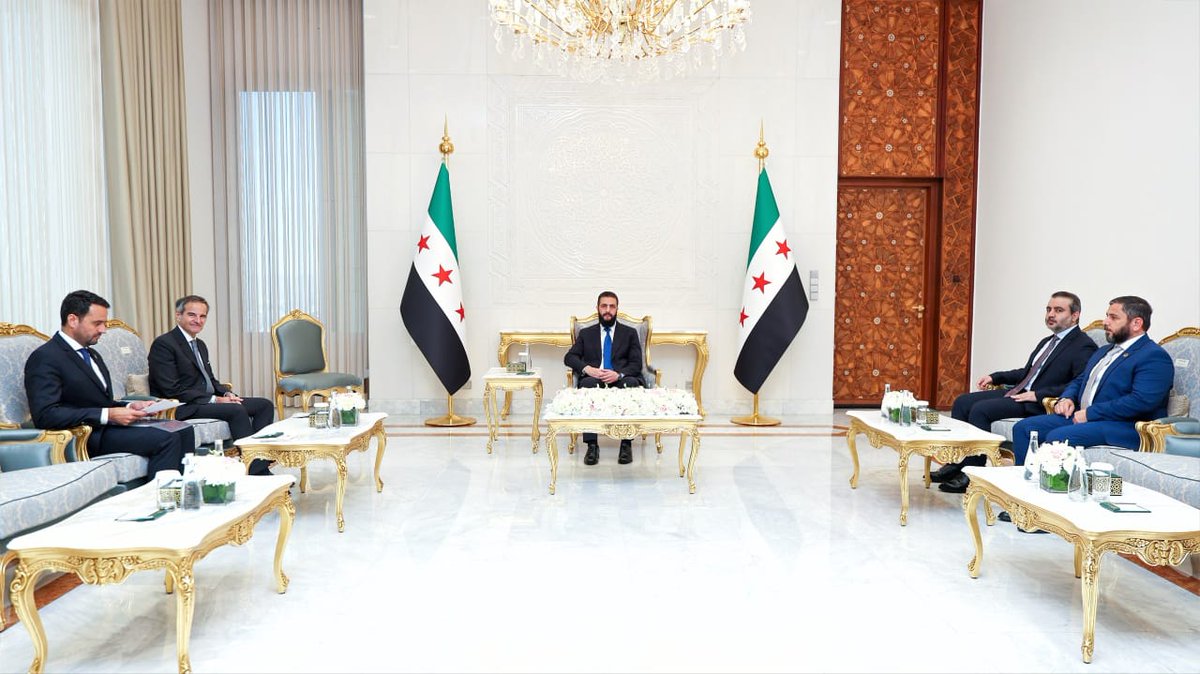 NADIAALETER's tweet photo. الرئيس أحمد الشرع يستقبل في قصر الشعب بدمشق مدير عام الوكالة الدولية للطاقة الذرية رافائيل غروسي، بحضور وزير الخارجية ورئيس هيئة الطاقة الذرية. ⚛️
​#سورية #الوكالة_الدولية_الطاقة_الذرية #IAEA #NADIA_ALETER https://t.co/s7VCfOCfI4