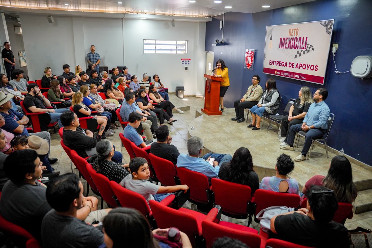 NormaMXL's tweet photo. Con la entrega de apoyos del #RetoMexicali reconocemos el esfuerzo de 11 emprendedoras y emprendedores que creyeron en sus proyectos y que hoy reciben un impulso para crecer, consolidarse y generar más oportunidades. https://t.co/tqvsTADNl6