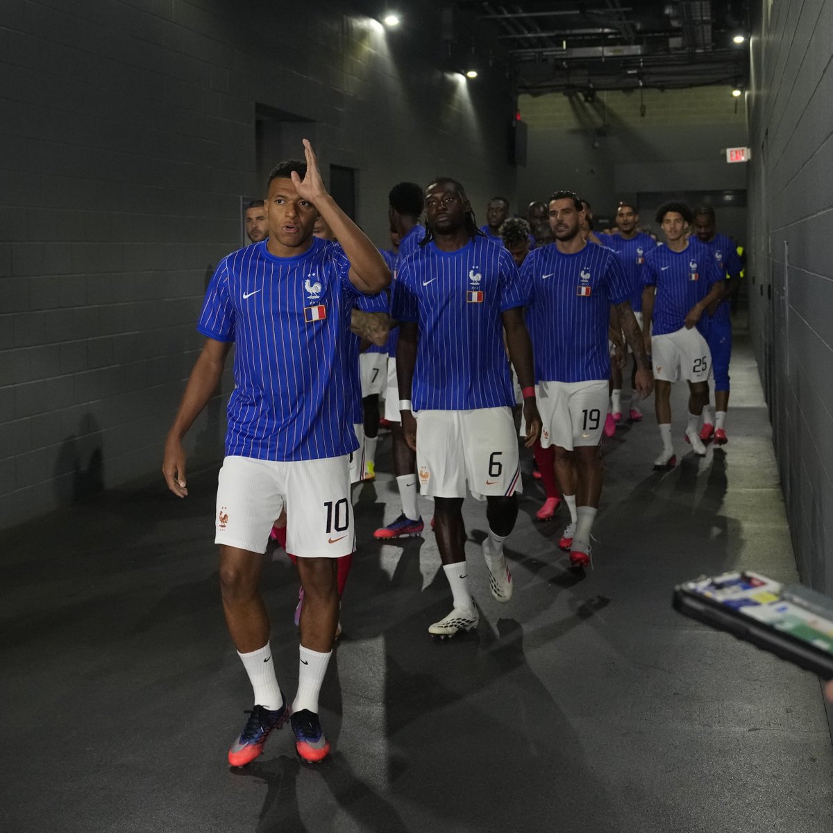 equipedefrance's tweet photo. Un seul objectif, la qualification en finale ! Let's go 👊💙

#FRAESP #FIFAWorldCup https://t.co/EzM3O4ft6M