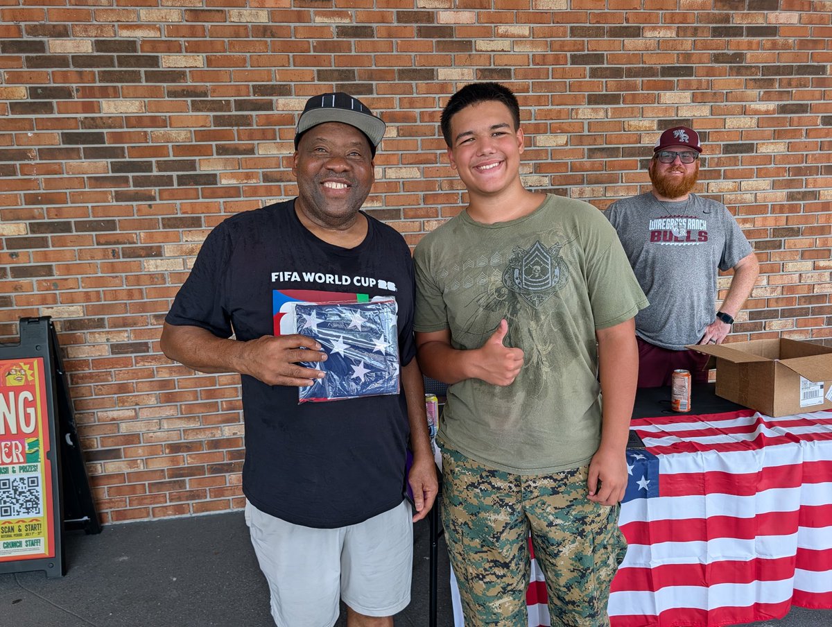 CoachNateShort's tweet photo. Great day of voter outreach in WC! 🇺🇸 We helped community members check their voter registration and shared resources to get election-ready. Thanks to everyone who stopped by, and a special thank you to Crunch Fitness Wesley Chapel for letting us set up outside!
@tpusastudents https://t.co/U4by9OlUbr