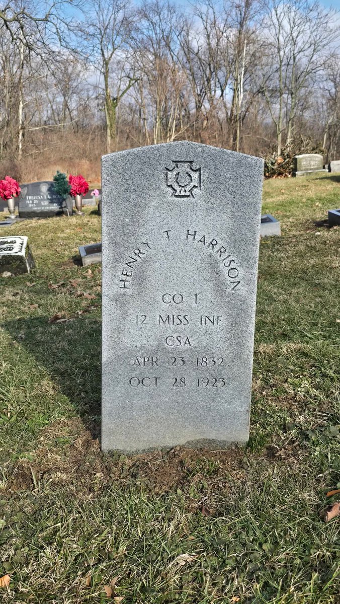 HistoryGoneWild's tweet photo. The grave of Harrison the Scout, the scout made famous by the movie Gettysburg. Location: Highland Cemetery in Fort Mitchell, Kentucky. https://t.co/f87N1xudSF