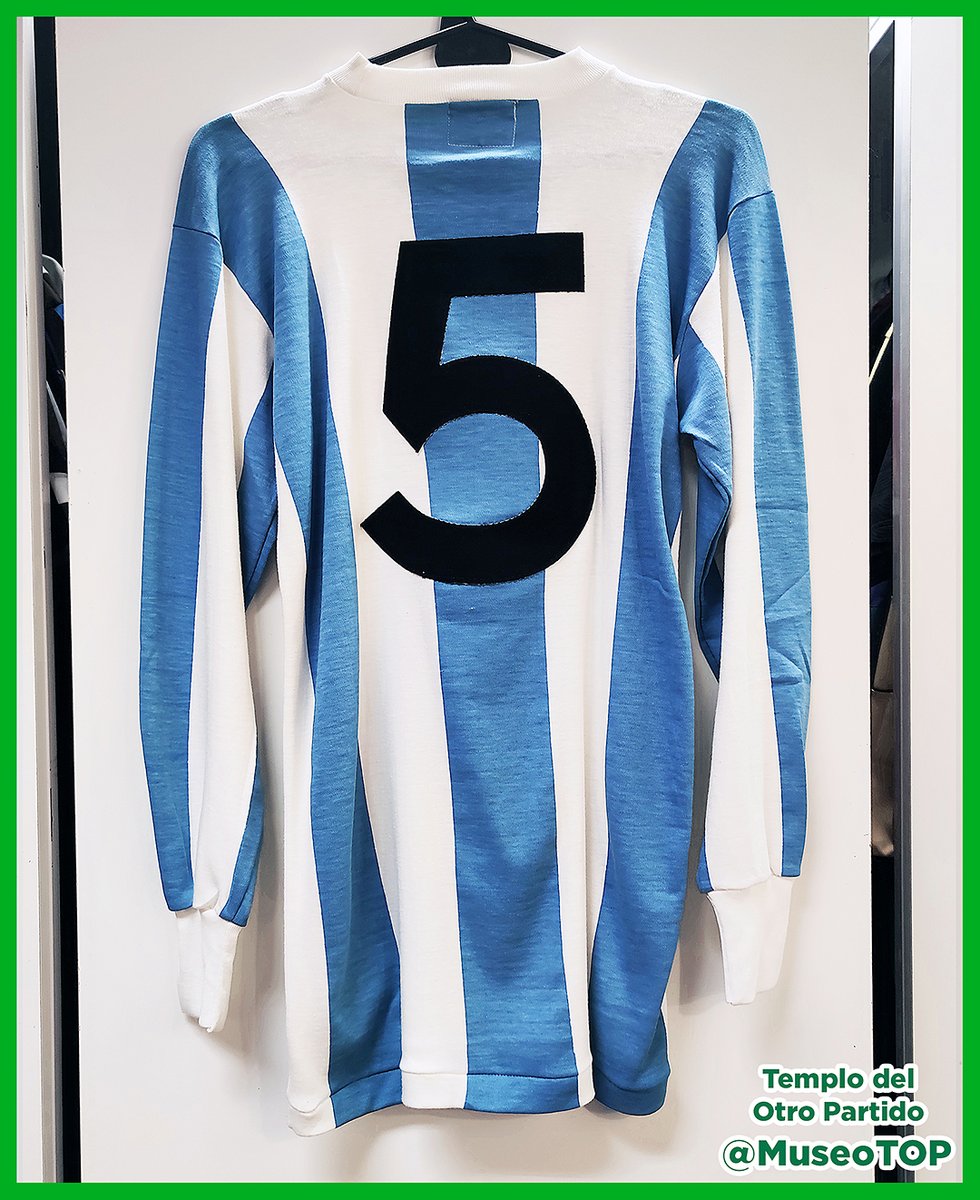MuseoTOP's tweet photo. 14-07-2026. La camiseta Umbro de José Varacka en Argentina, Mundial 1966, llega al TOP, el Museo de Marketing Deportivo de Claudio Destéfano. Historia completa en Instagram 👉 @museoTOP. Contenido: @mlopezarce #MarketingDeportivo #Umbro #Argentina #Varacka #MuseoTOP https://t.co/uBIx8vy7ko