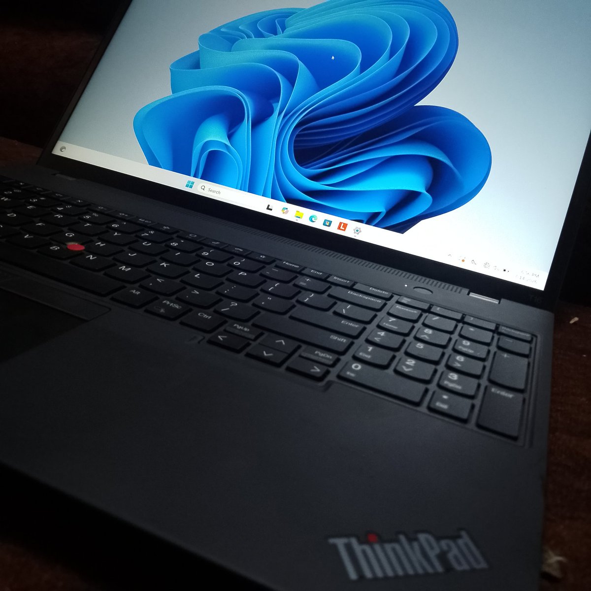 emmanuel_dev3's tweet photo. Congrats 🎉 to me on my new machine(t16, 32gb, 1tb). What's the first thing to install (Linux or what?) https://t.co/TfaHufNFyw