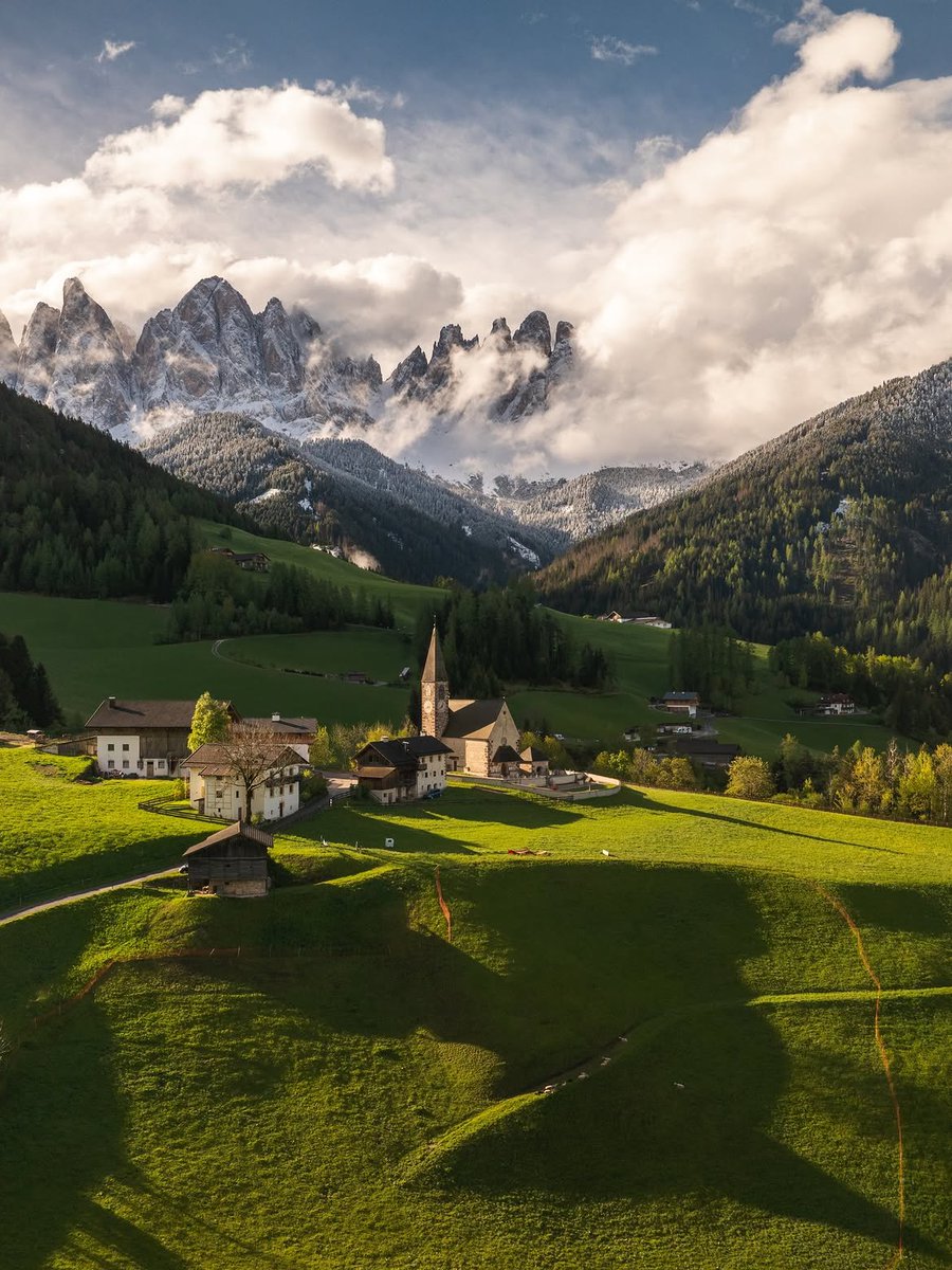 silenttearthh's tweet photo. Dolomites, Italy https://t.co/KHtH6QAiOC