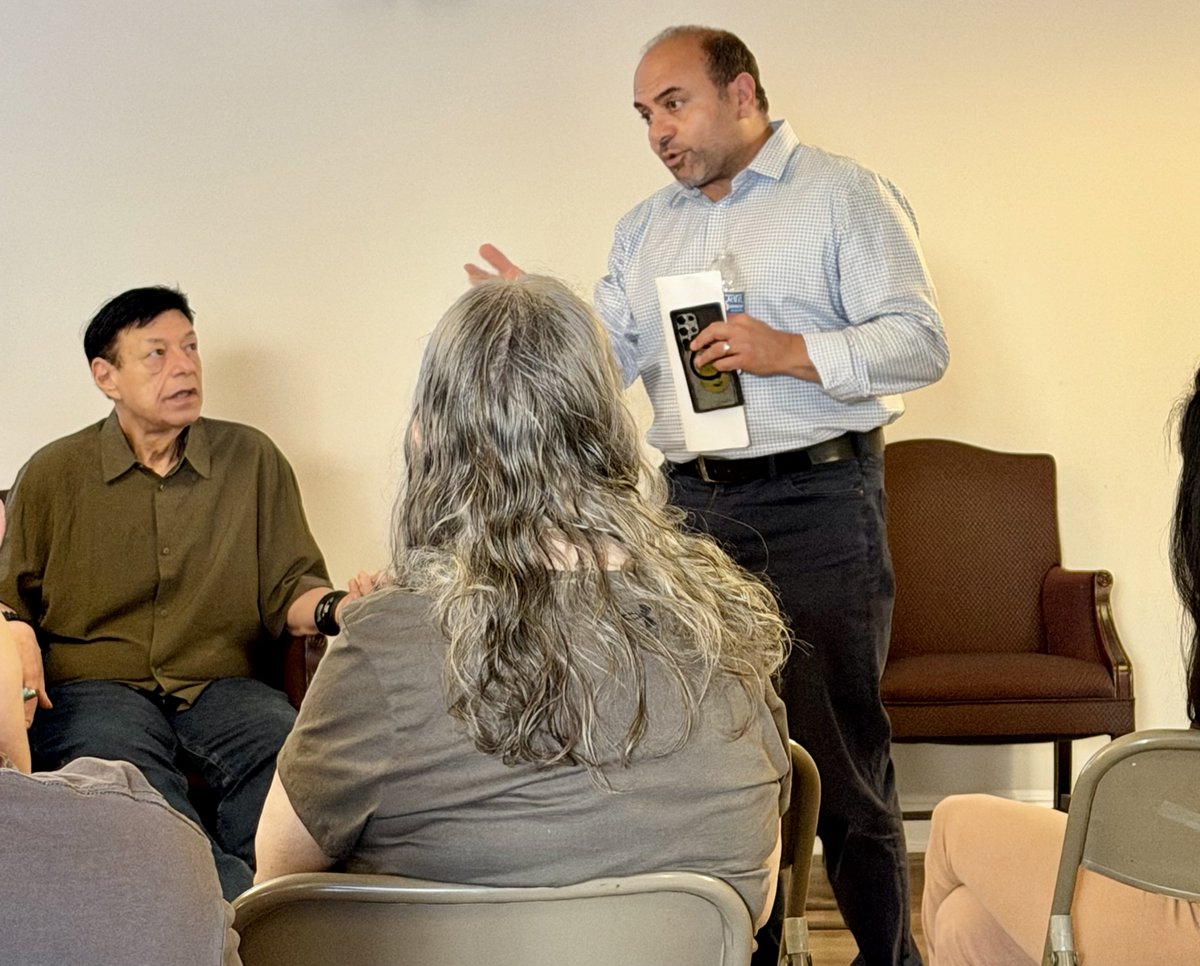 inkyswopsystem's tweet photo. Good turnout last night for joint LA City Councilmember Adrin Nazarian, Coalition for Economic Survival, LA Housing Depart, Valley Village Neighborhood Council Tenants’ Rights Workshop held in Valley Village. CES Exec Dir Larry Gross presented an overview of tenants' rights laws. https://t.co/Q70JK4Odle