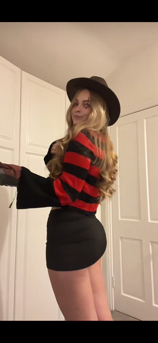 FarrahSloper's tweet photo. Follow me pls
Who think my ass is fat 🤷🏼‍♀️ https://t.co/curEeG7TfK