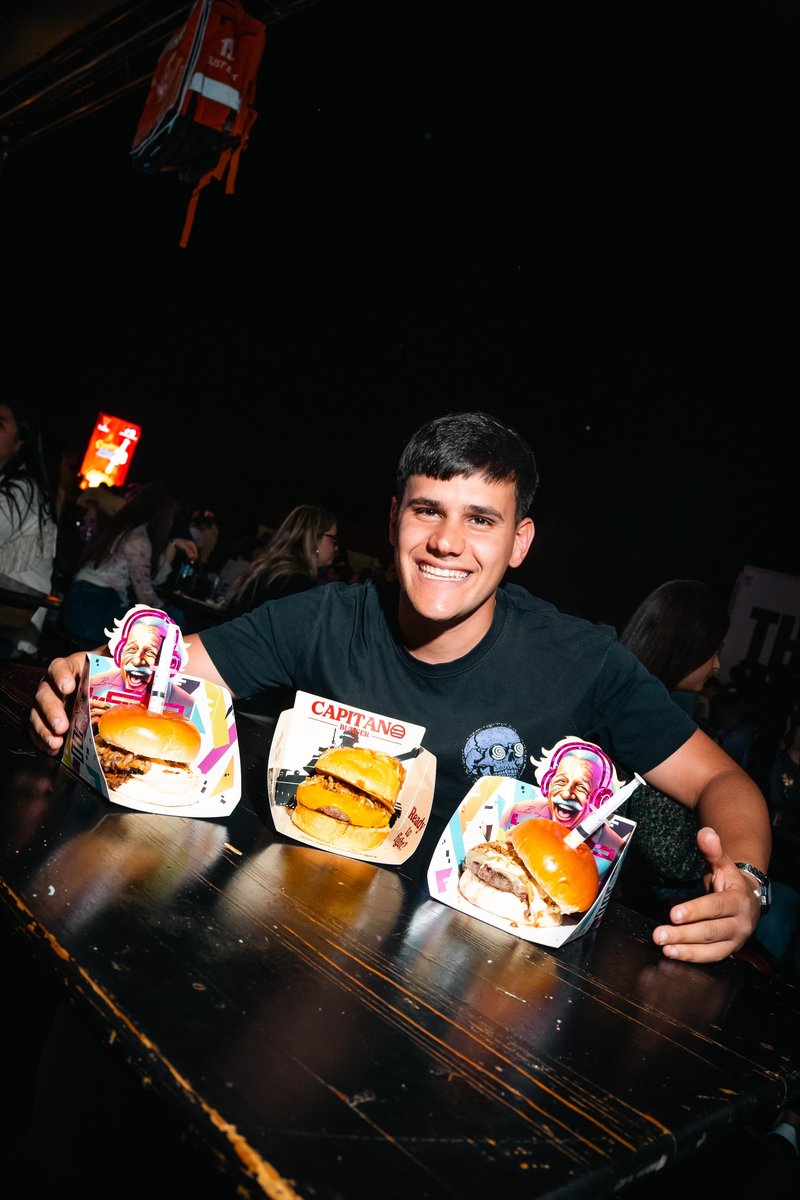 Ferrol360's tweet photo. 🍔 La The Burger Cup llega a Ferrol.

📍 Del 15 al 19 de julio, la Plaza de Armas reunirá a 9 hamburgueserías, música en directo, DJs, foodtrucks y actividades familiares.
https://t.co/4qzZb1uae4 https://t.co/Wqp0PgTLxO