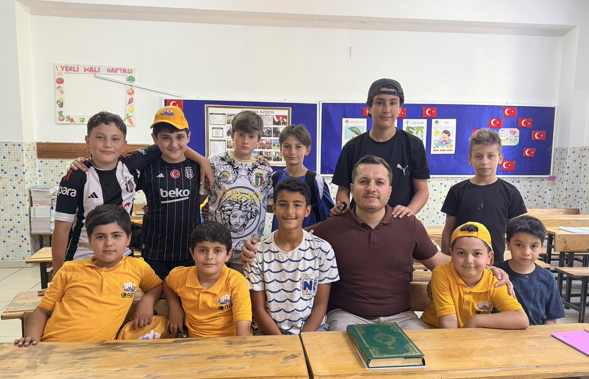 KrtsBytllh's tweet photo. Güzel ahlaklı, merhametli ve saygılı nesiller yetiştirmenin yolu çocuklarımıza emek vermekten geçiyor.

Ben de bu yaz AGD Afyonkarahisar Yaz Etkinlikleri’nde onların pırıl pırıl kalplerine iyilik tohumları ekmek için Siyer ve Ahlak derslerinde Eğitimci olarak bulunacağım.

Yaz Bizimle Bir Başka😊🌱