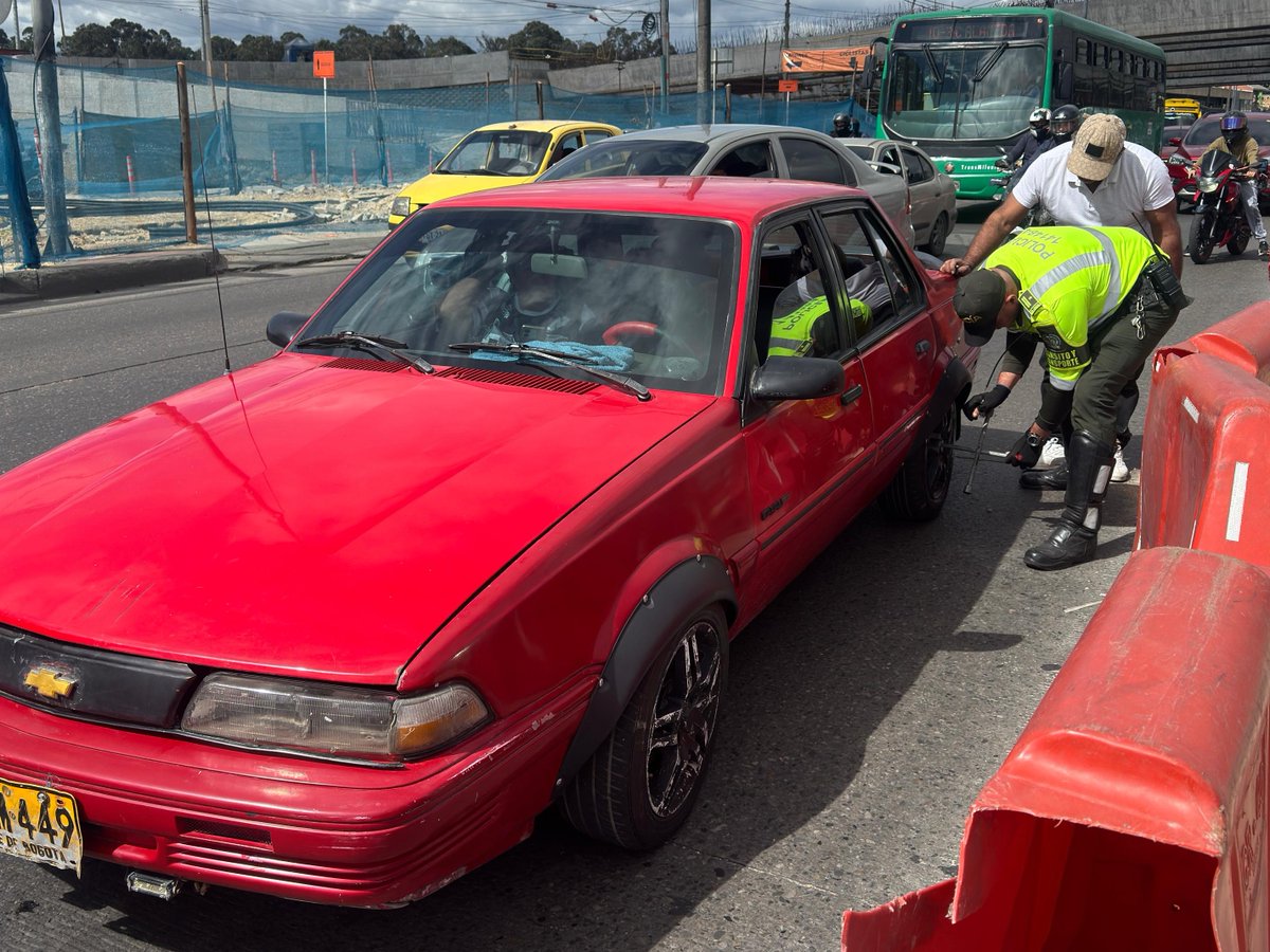Policía de Tránsito Bogotá tweet media