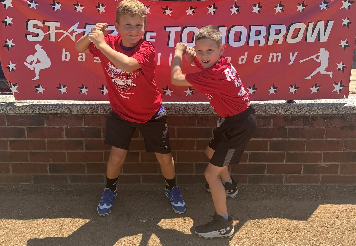 StarzOfTomorrow's tweet photo. Ufda…. another HOT one today, ￼ but how about these “Baseball smiles &amp; fun fotos” in Farming!!

￼And a special thanks to the Farming Flames and the crew for providing an awesome 🍔 🌭 lunch. Nothing better than a ￼ ballpark burger in Farming! https://t.co/DLKVqoEHHO
