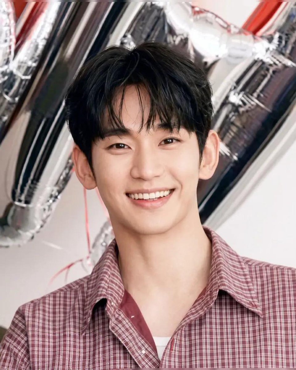 C99601467's tweet photo. Today, seeing him smile again, it's impossible not to remember everything he had to go through to get here🥺🥹

NO ONE DESERVES TO BE JUDGED, CONDEMNED, OR ACCUSED BASED ON ALLEGATIONS THAT HAVE NOT BEEN PROVEN. 

#KimSooHyun endured months of pressure, attacks, defamation, and an overwhelming trial by public opinion. Yet he chose not to give up. He chose to defend his name through legal means and to trust that the truth would eventually come to light.

Perhaps he had to go through one of the darkest moments of his life so that this case could set a precedent. Hopefully, it will help ensure that fewer people have to endure campaigns of defamation, false accusations, and media harassment driven by money or by the desire to destroy someone's reputation.
Over the years, many people were unable to bear that burden.

🙏🏻💯HE CHOSE TO STAND STRONG. HE CHOSE TO FIGHT. AND BECAUSE OF THAT, HE PROVED THAT THE TRUTH IS ALWAYS WORTH DEFENDING.

Today, legal proceedings are already underway against those accused of being responsible for the allegations and campaigns that led to this situation, and this case has helped draw greater attention to the need to address defamation and media harassment more seriously and to better protect those affected by them.

♥️He also taught us a valuable lesson, and I say this from my own experience:
NEVER ADMIT TO SOMETHING YOU DIDN'T DO JUST TO ESCAPE THE PRESSURE.

♥️The truth may take time. The journey may be long and painful. But it is always worth defending it with dignity.

And yes, there will continue to be hateful comments, people who speak without knowing the facts, and those who choose resentment over truth.
✅ But let's not allow them to take away the joy of this moment. 
✅Let's continue doing what we've done since the very beginning: supporting him with respect, patience, and the conviction that the truth always deserves a chance.

♥️💯🔥Seeing that smile again is much more than a comeback.

IT'S THE REFLECTION OF SOMEONE WHO NEVER BROKE. IT'S THE RESULT OF A TIRELESS FIGHT, OF A LEGAL TEAM THAT STOOD UP FOR HIS NAME AND THE TRUTH, AND OF THOUSANDS OF PEOPLE WHO, EVEN WHEN SO MANY DOUBTED HIM, NEVER STOPPED BELIEVING IN HIM.

♥️😊💪🏻THAT SMILE IS OUR VICTORY TOO. THE VICTORY OF THOSE WHO NEVER GAVE UP, NEVER STOPPED SUPPORTING HIM, AND ALWAYS BELIEVED THAT THE TRUTH WOULD PREVAIL.

♥️😘Welcome back, Kim Soo Hyun.

♥️😍We were always here. We will always be here. 🤍

#KimSooHyunIsBack
#WelcomeBackKimSooHyun
#KIMSOOHYUNxBENCH 
#westandwithkimsoohyun