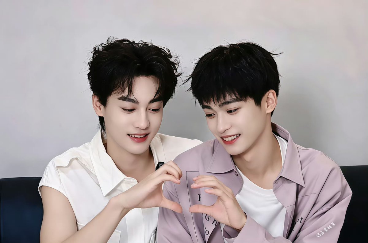 RedStringz99's tweet photo. When I watched that interview, I was genuinely surprised. How could they have such perfectly aligned answers to so many different questions asked to both of them?

Isn’t this what people call fate bringing two people together as a couple? 

#TianZiyu #LeiPeng99 #RevengedLove https://t.co/nuUNuB7AEp