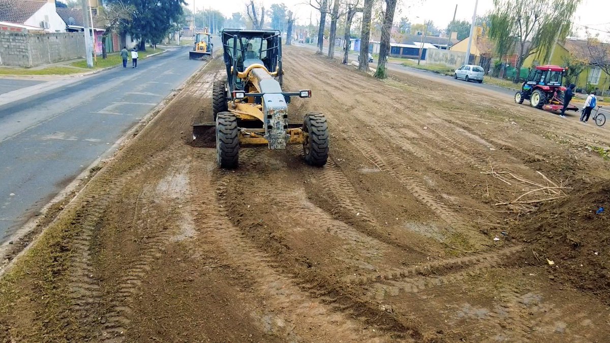 MuniJoseCPaz's tweet photo. ✅ JOSÉ C. PAZ LIMPIO: OPERATIVOS DE HIGIENIZACIÓN URBANA PARA LOS ESPACIOS VERDES 

🌱Por medio de las Secretarías de Proyectos Especiales y la de Obras y Servicios, todos los días de la semana realizamos cortes de césped, limpiezas, recolección de residuos y mantenimiento. https://t.co/zCOic1fafX