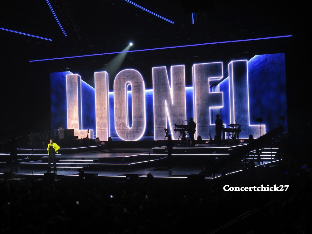 CONCERTCHICK27's tweet photo. My photos from Saturday's @LionelRichie @EarthWindFire show @TheGarden https://t.co/kM1SIOtMie https://t.co/BsAeewGUIo