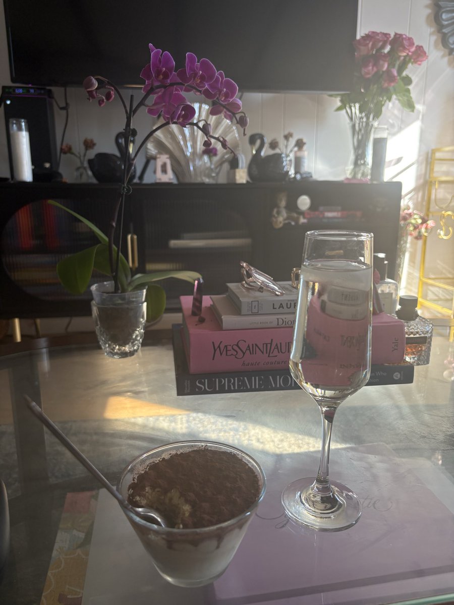 Goddessspender's tweet photo. Girl breakfast https://t.co/vCxnarnSkD