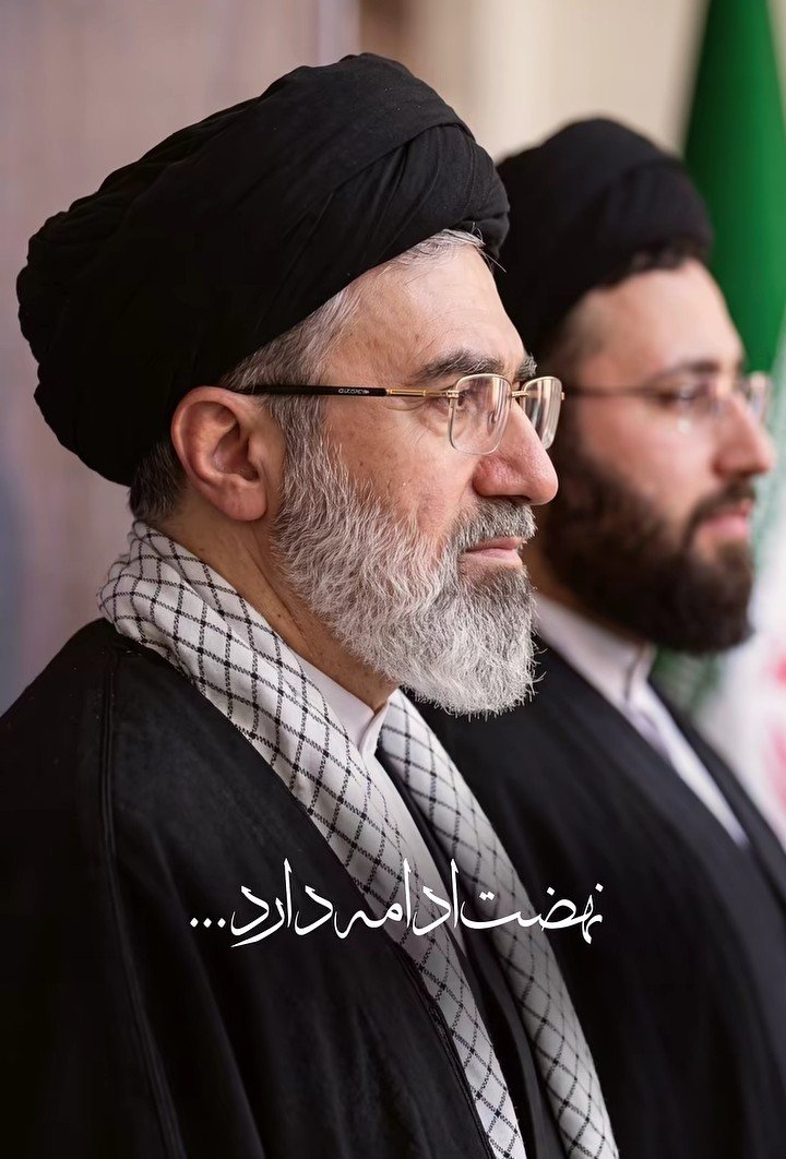 Srbazvelayat's tweet photo. راست میگن تاریخ همیشه تکرار میشه 
به این صورت که #خمینی_جوان شد اینبار در حمایت از ولایت مطلقه ی فقیه https://t.co/4Gra7lrRDW