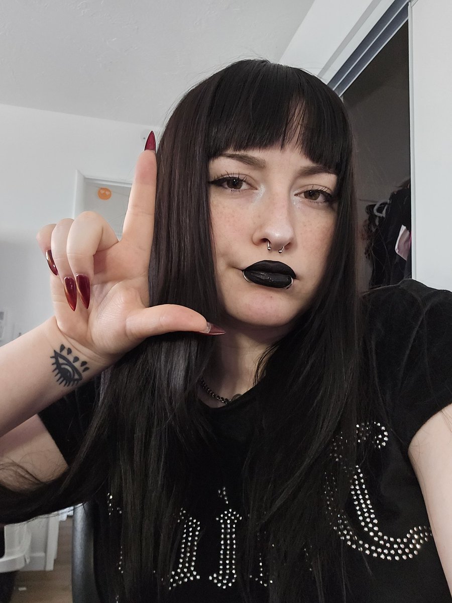 BerriJuniper's tweet photo. Streaming soon. Be there or be 🔲 https://t.co/qkZBGI3IO9
