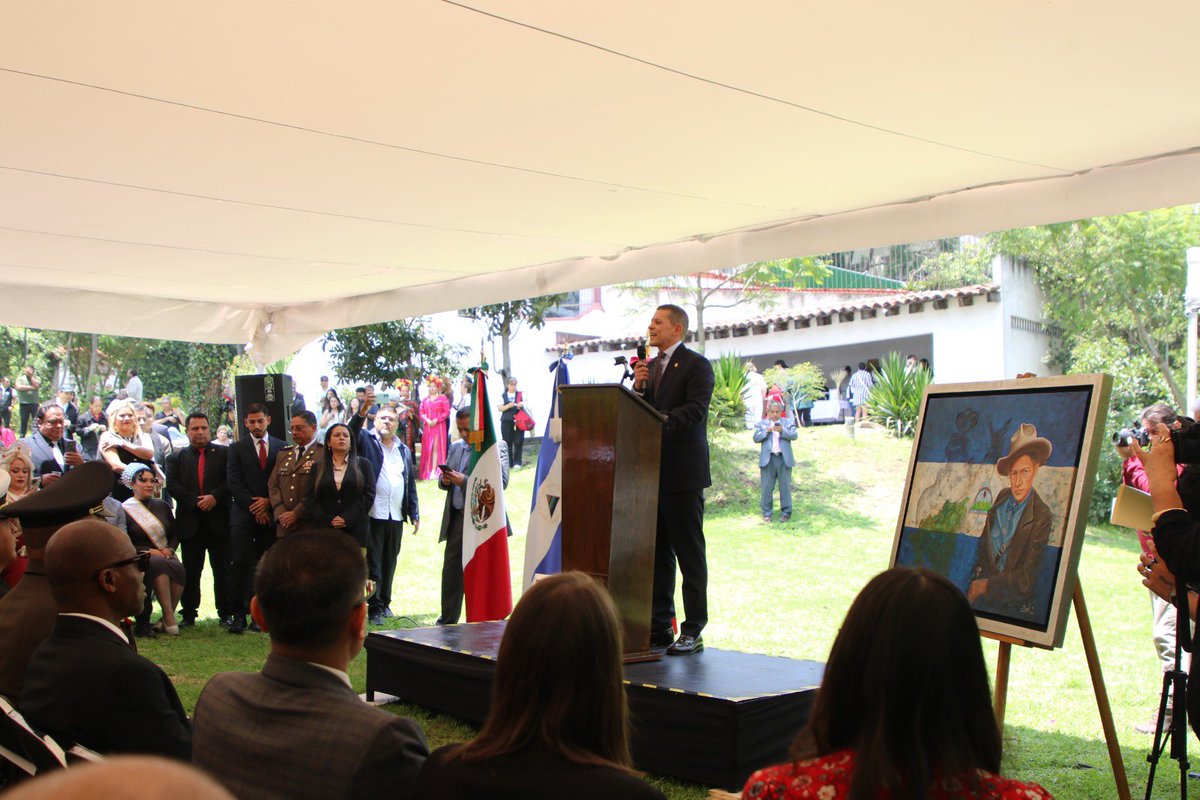 RepreNL_CDMX's tweet photo. Por invitación del Embajador de Nicaragua en México, el Excmo. Juan Carlos Gutiérrez Madrigal, asistimos a la conmemoración del 47.º Aniversario del Triunfo de la Revolución Popular Sandinista.

Durante la ceremonia se destacó la relevancia histórica de este acontecimiento y se reconoció la presencia de representantes de los distintos órdenes de gobierno, así como del cuerpo diplomático acreditado en nuestro país.

En representación del Gobierno de Nuevo León, la Coordinación de Relaciones Internacionales saludó al Embajador de Nicaragua y a la Excma. Julia Elizabeth Hyatt, Embajadora de Jamaica en México, reiterando el compromiso de seguir fortaleciendo los vínculos de amistad, diálogo y cooperación internacional que contribuyen al intercambio y entendimiento entre nuestras naciones.
#NuevoLeón #CDMX #FelizMartes