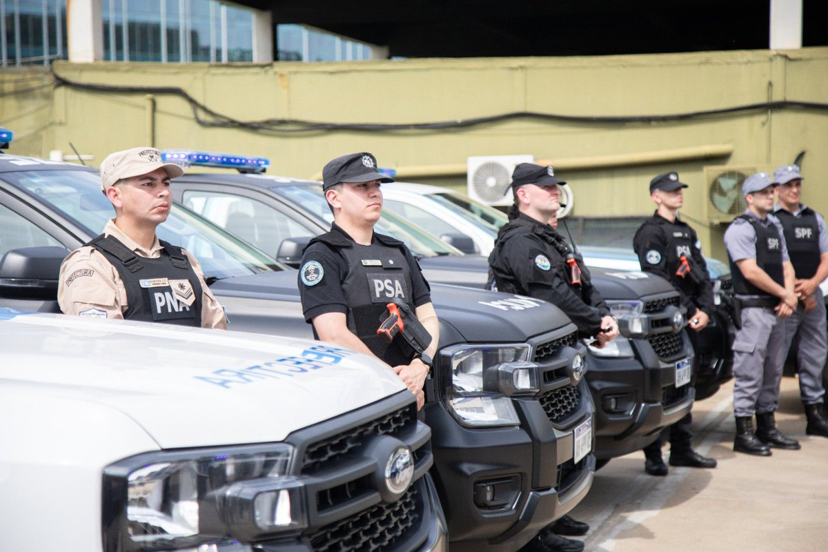 MinSeguridad_Ar's tweet photo. Nuestras Fuerzas Federales: un equipo que hace cumplir la Ley y el Orden. https://t.co/1SLz0wAkX4