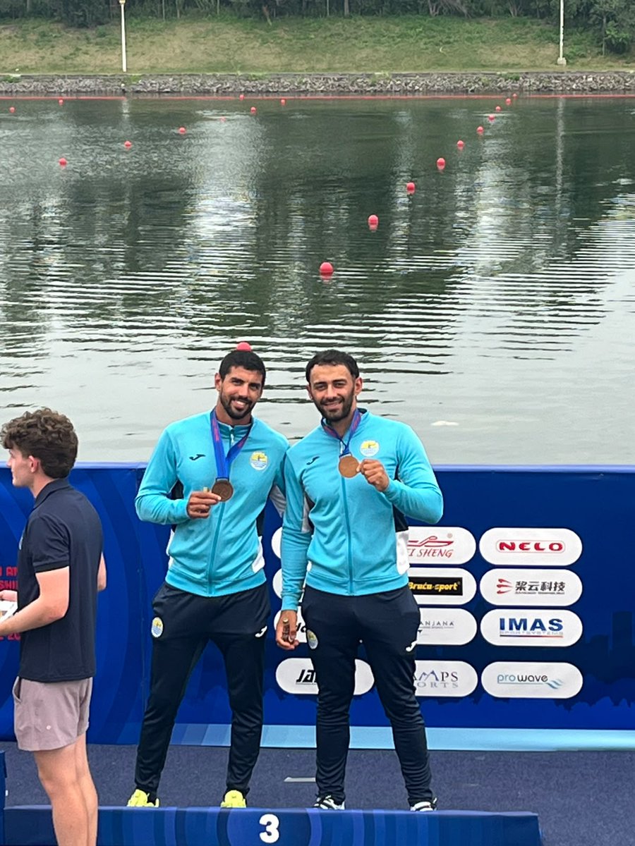 A_Cottini's tweet photo. 🥉🇺🇾 ¡Uruguay volvió a subirse al podio! 🚣‍♂️🔥

Matías Otero y Santiago Melo conquistaron la medalla de bronce 🥉 en el K2 500 metros del Campeonato Panamericano de Canotaje que se disputa en Montreal, Canadá 🇨🇦.

👏 Con este resultado, la delegación celeste ya suma:

🥇 Martín Gorriti – K1 1.000 m Sub-23
🥈 Matías Otero – K1 1.000 m
🥉 Matías Otero y Santiago Melo – K2 500 m

🎯 Además, Uruguay ya aseguró dos plazas para los Juegos Panamericanos de Lima 2027 🇵🇪 y este miércoles irá por más.

🚣‍♂️ El K4 integrado por Otero, Melo, Gorriti y Julián Cabrera buscará cerrar el torneo con otra gran actuación, mientras que Cabrera también competirá en K1 200 m y K1 5.000 m. 💪💙

¡Vamos, Uruguay! 🇺🇾💪🔥👏

#Canotaje 🚣 #TeamUruguay 🇺🇾 #Panamericano 🏅 #Montreal2026 🇨🇦 #Lima2027 🎯