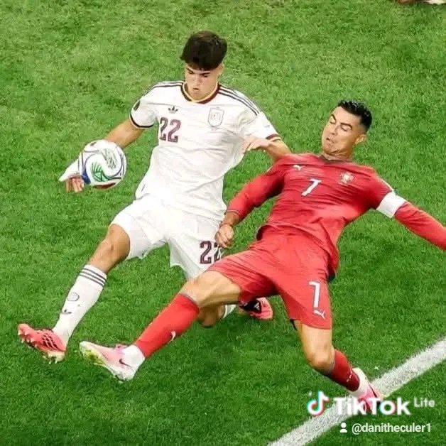 FemaleFanOfFCB's tweet photo. @theberneese Pocketed Ronaldo and Mbappe. ✨

Just another day at the office for Mr. Pau Cubarsí 😮‍💨 https://t.co/PfzcgIOJ4O
