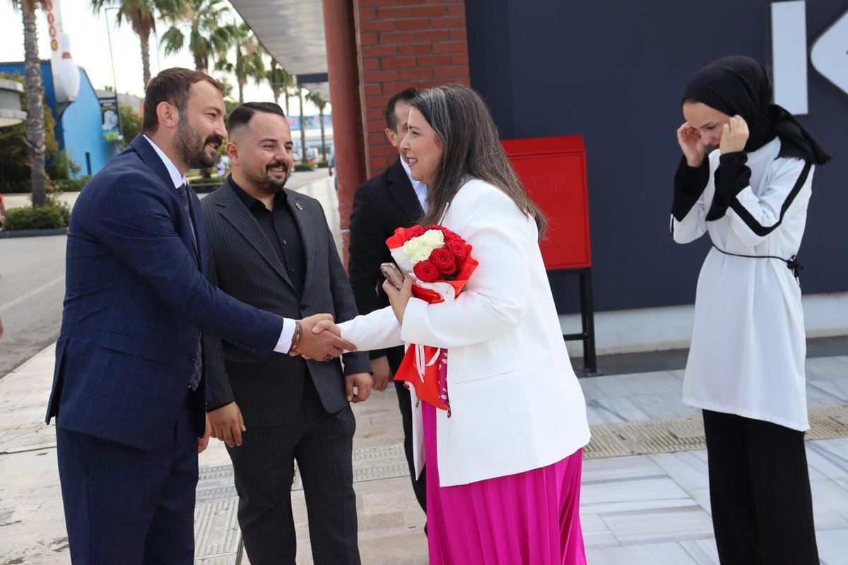 MHPTuzla__'s tweet photo. Kadın Aile Çocuk ve Engelli Politikalarından Sorumlu İl Başkan Yardımcımız Sn. Büşra DÜZGÜN KAYA, İlçe Başkanımız Sn. Onur ESEN, İlçe Kadın Aile Çocuk ve Engelli Politikalarından Sorumlu İlçe Başkan Yardımcımız Sn. Nilüfer ŞAHİN ve İlçe Yöneticilerimizle birlikte;

Tuzla’da Kadınlarımızla kahvaltı programında bir araya geldiler. Akabinde  esnaf ve girişimci kadınları ziyaret ederek İl Başkanımız Sn. Volkan YILMAZ’ın selamlarını ilettiler.
