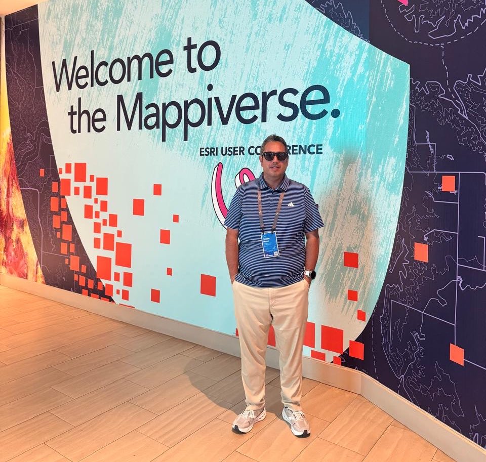 ProspectivaCund's tweet photo. 🌎 Desde San Diego, California
La @CundinamarcaGob fortalece alianzas estratégicas con Microsoft y @EsriColombia para impulsar la inteligencia artificial y la gobernanza de datos 🤖📊

En esta agenda de cooperación internacional avanzamos en:
✅ Procesos de capacitación para los equipos de la administración
✅ Intercambio de conocimiento en IA, analítica y gestión de datos
✅ Adopción de buenas prácticas internacionales para el uso de información territorial y estadística

El propósito: integrar, gestionar y analizar la información de forma más eficiente para apoyar la formulación de políticas públicas y la toma de decisiones basada en evidencia 📈

Con estas alianzas reafirmamos nuestro compromiso con la transformación digital, la innovación y una gestión pública más moderna, transparente y orientada a resultados para Cundinamarca 💪

#TransformaciónDigital #InteligenciaArtificial #GobernanzaDeDatos #Cundinamarca #Innovación #SoyCundiProspectiva #SoySecProspectiva
