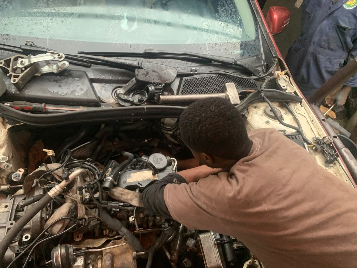 EBUKAJR1's tweet photo. Mercedes Benz GLA Gearbox Replacement. https://t.co/ZtZf9EMkWT