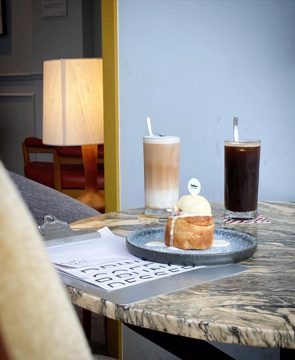 tidexxx's tweet photo. Just got my favorite pastry from the corner café—stopped to chat with the barista about their new seasonal drinks, small talks that made my whole day brighter! ， https://t.co/jCoBypJBiZ
