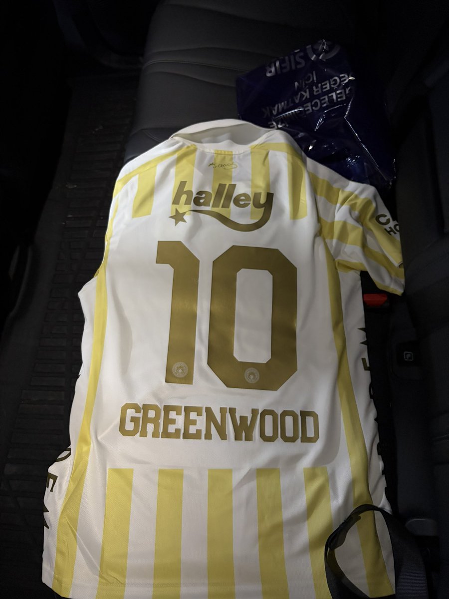 pablopavlides's tweet photo. Şimdi Feneriumdan çıktım.
Yönetim Bizi kırmadı
Bize de forma almak yakışır... https://t.co/o1h8RePLLl