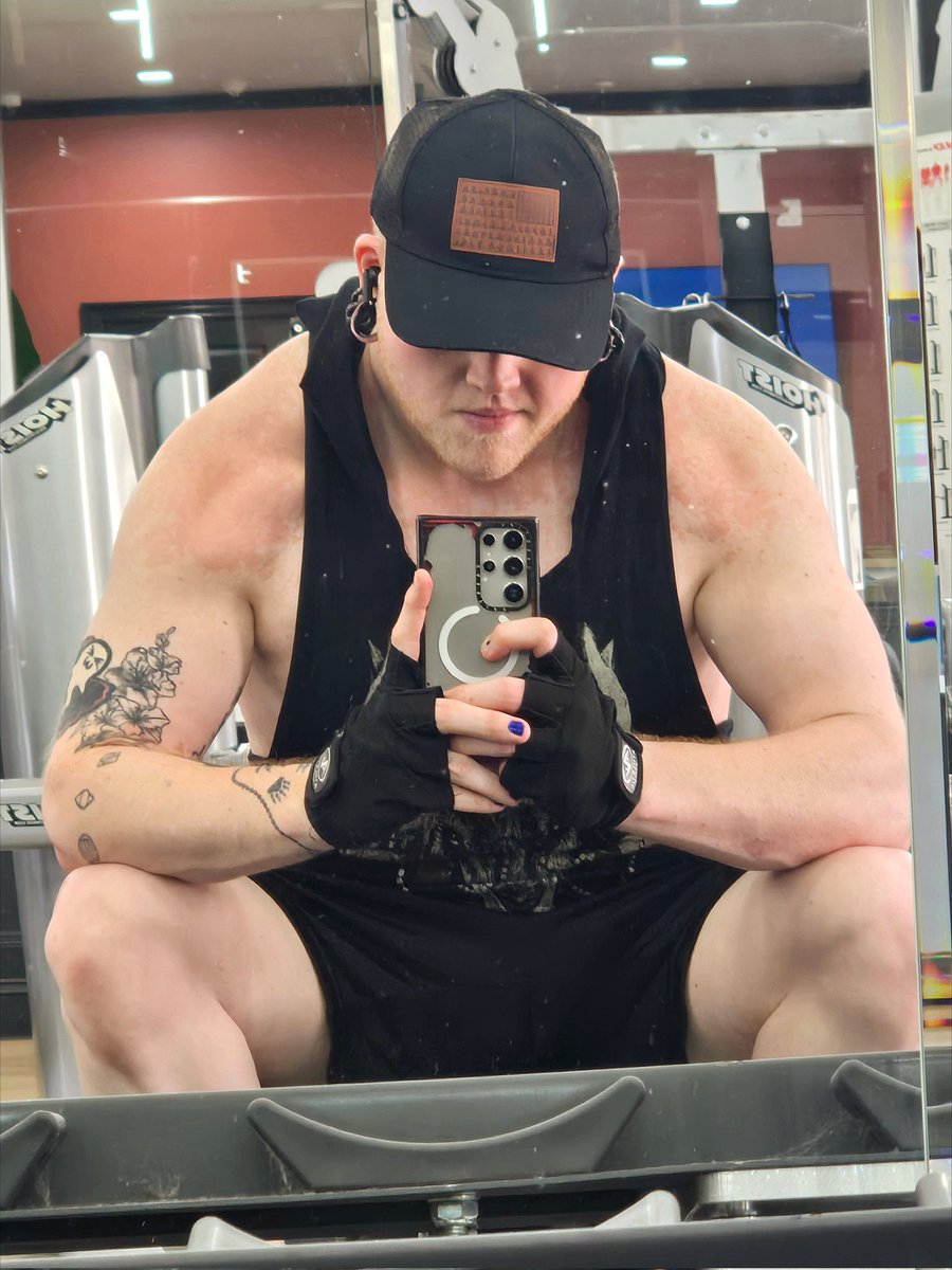 AlpineGShep's tweet photo. No fursuit head this time :(
Just causal gym progress https://t.co/V6RwDZMPis