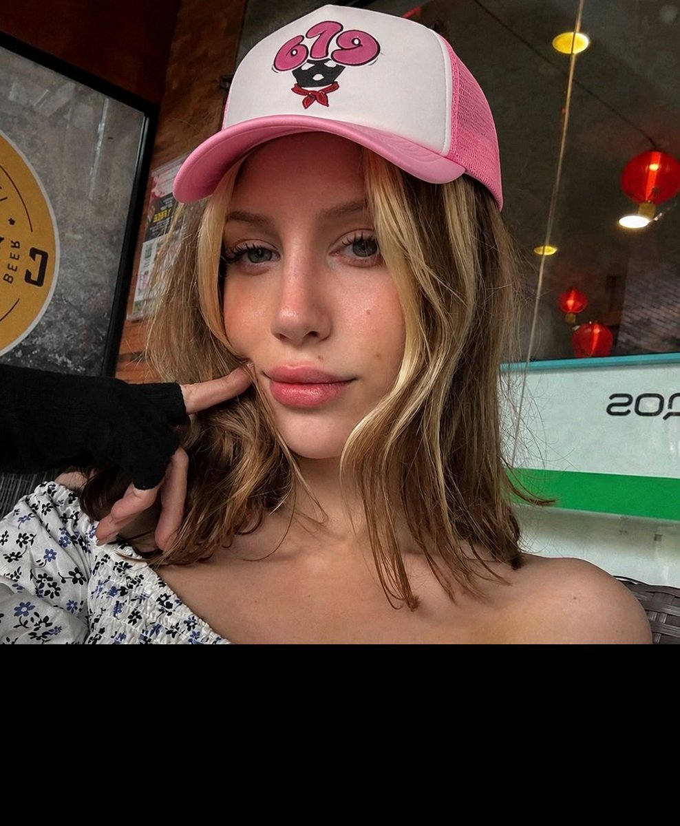 Alice67626's tweet photo. Hi I'm Alice and you? 😊😘 https://t.co/W1VjwZtrq6