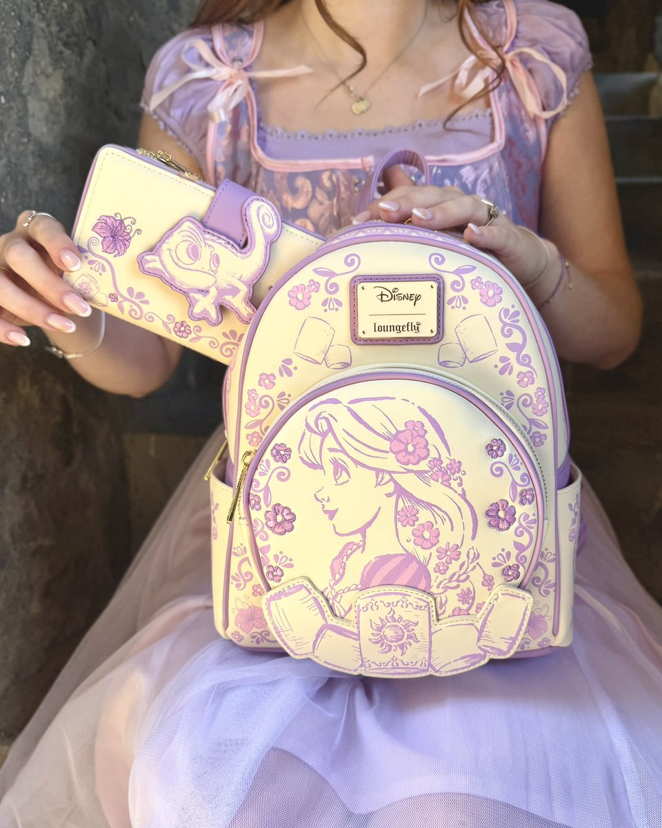 getreadycomics's tweet photo. 🎨 Every masterpiece starts with a sketch💜

It’s here! Soft sketches, dreamy lavender hues and a little Pascal charm… this Tangled @Loungefly exclusive is ready for its next adventure.

🔗 https://t.co/kMUbGUWlwg https://t.co/s2R5ErWKAd