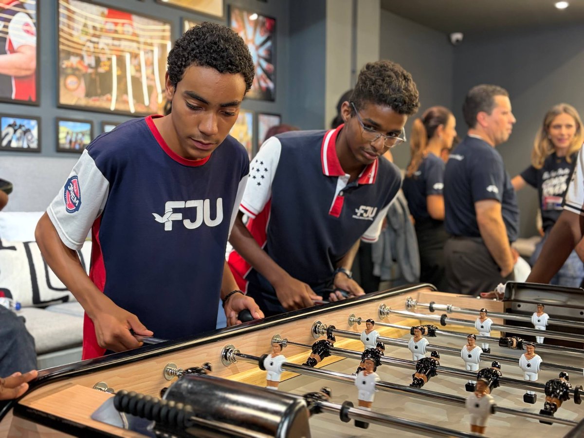 IgrejaUniversal's tweet photo. Lá em Portugal, nasceu a Cidade Jovem, um lugar todo adaptado especialmente para oferecer as melhores possibilidades para a juventude. A #FJU está presente nos 151 países onde a Universal atua. https://t.co/H5NMDbrath