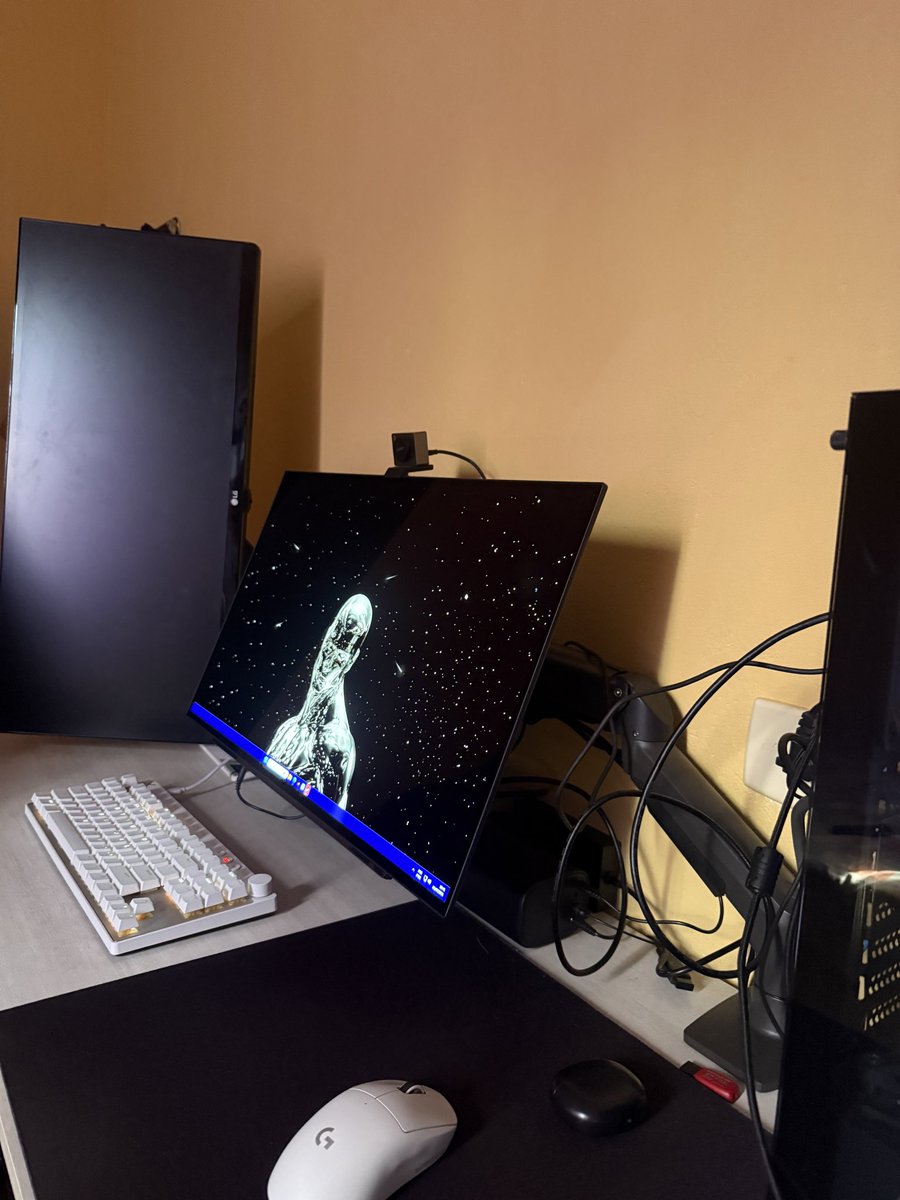 diegopb3777's tweet photo. @matola_10 Só pq fds tbm
9800x3d
5070
B850 tomahawk max WiFi 
2x32 ddr5 6000 vengeance rgb 
RM 750e
LG OLED 240hz 2k
LG ultrawide 29 
SSD crucial 2tb gen 4 7100mb
G PRO X SUPERLIGHT 
OBSBOT MEET SE
MIX 87 https://t.co/y25Fcjwxeq