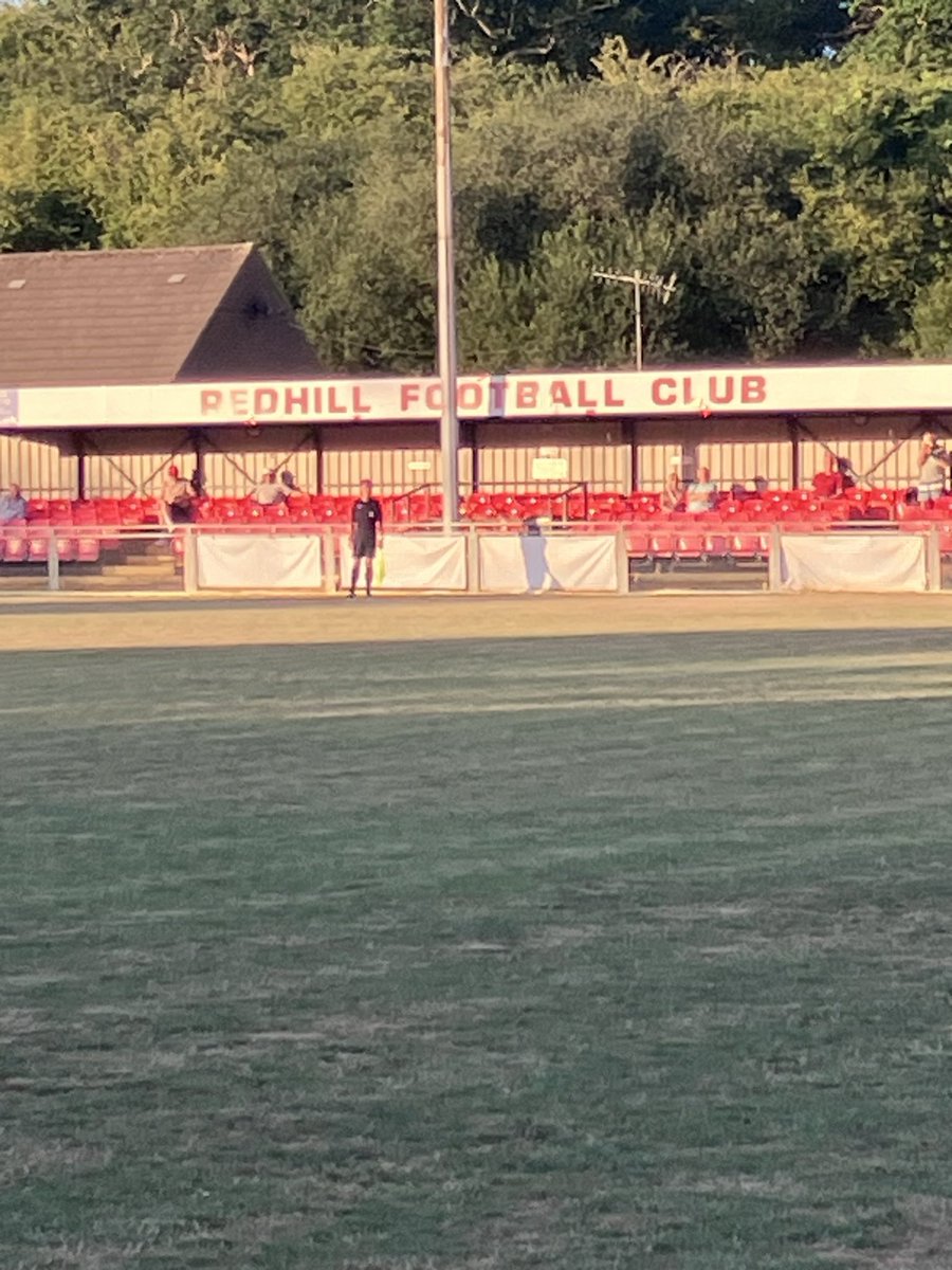 FABookforBoys1's tweet photo. It’s pre season @redhillfc lovely burger and chips from Rainbow Bowl @FootyScran £10 @LobsterArmy1894 https://t.co/wEHpyfUQlH